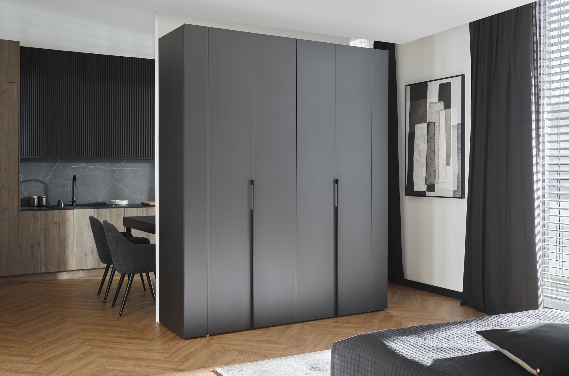 Szafa na wymiar w małym mieszkaniu – sprytne sposoby na przechowywanie bez rezygnacji z przestrzeni