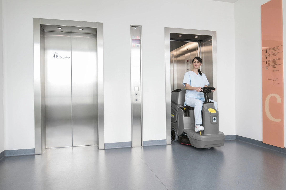 Szorowarka Karcher w pracy