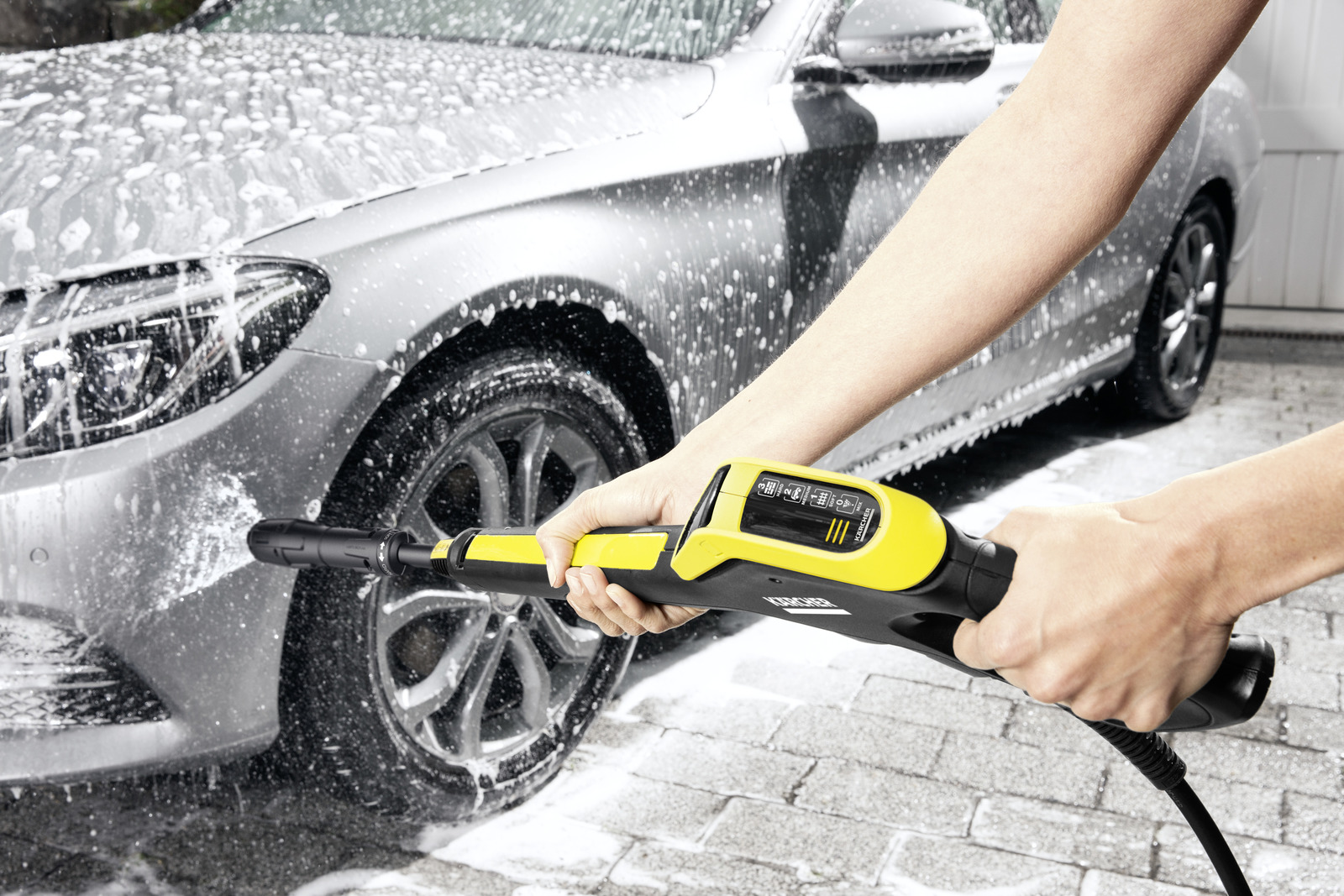 Myjka wysokociśnieniowa Karcher K 4 Premium Power Control Home- zastosowanie w ogrodzie