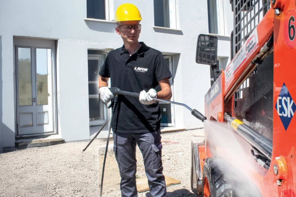 Mycie gorącą wodą myjką Lavor Rio-R Pro