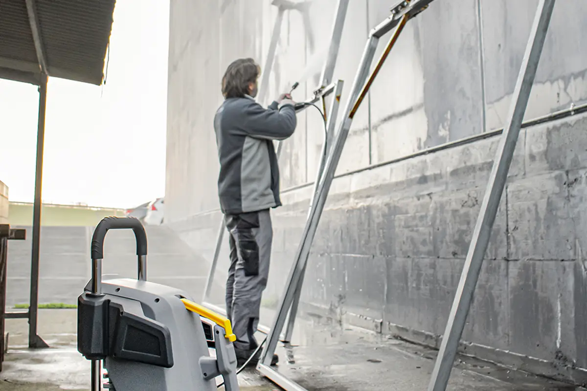 Mycie kostki i elewacji myjką Lavor 180 bar