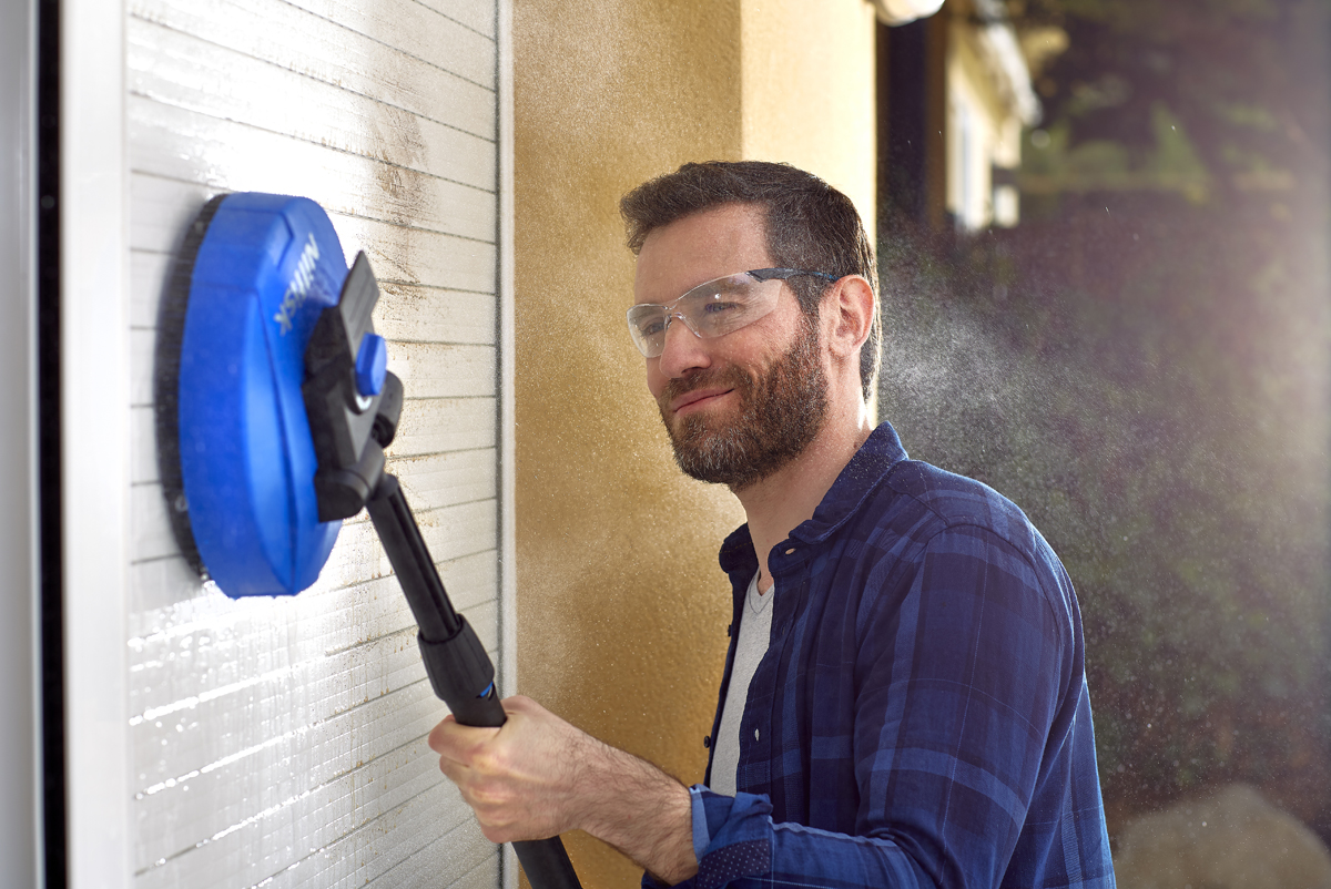 Nilfisk patio cleaner- czyszczenie bramy garażowej