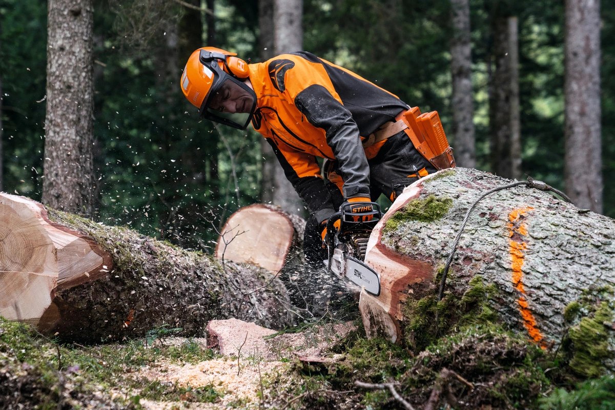 Praca urządzeniem Pilarka Profesjonalna STIHL MS 400 C-M
