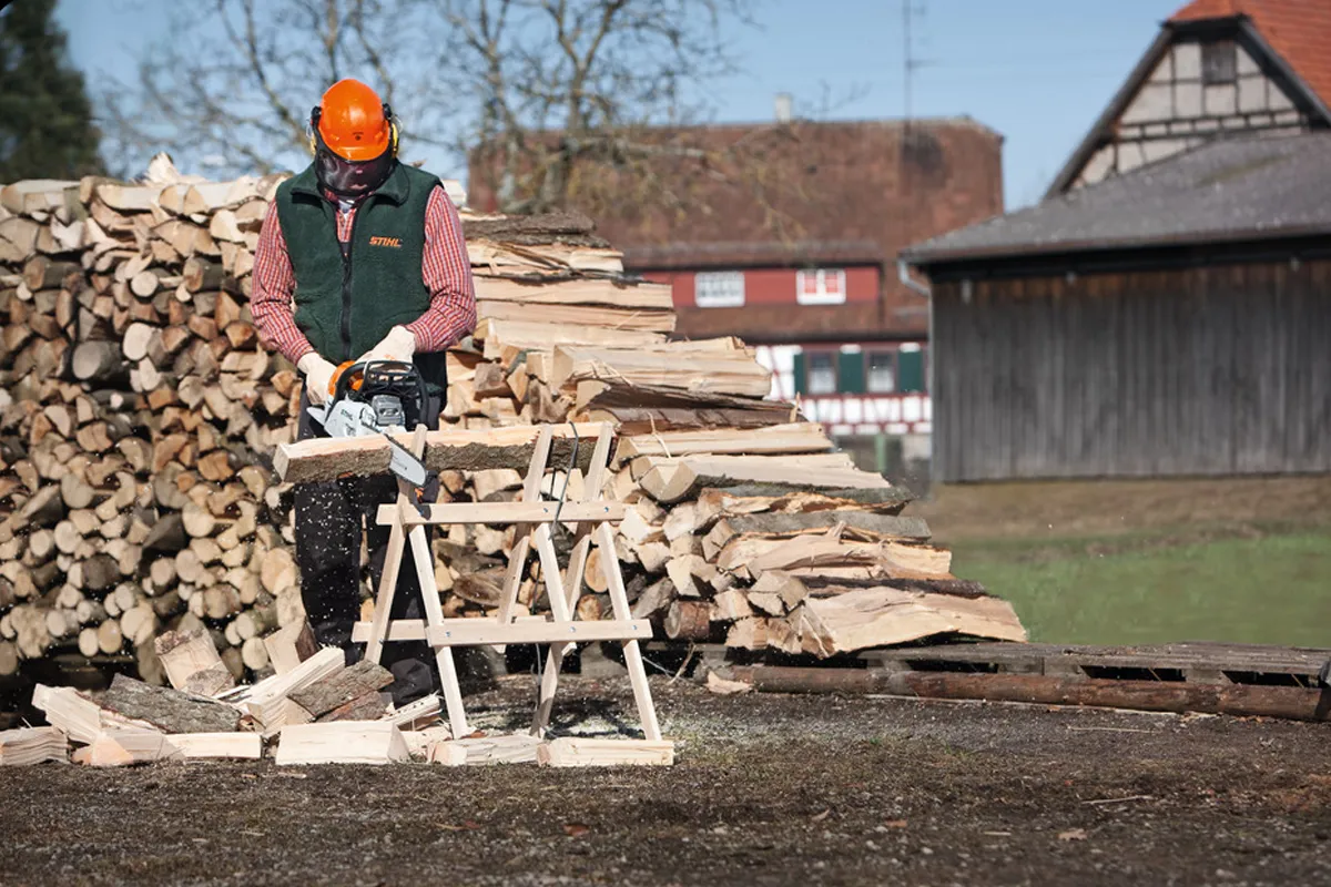 Praca pilarką STIHL MS 291 w terenie