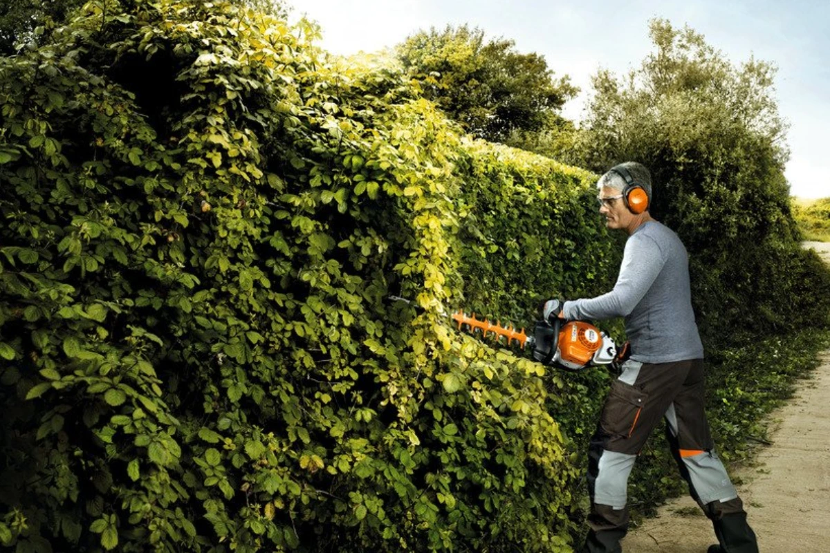 Praca urządzeniem Nożyce do żywopłotu STIHL HS 82 T