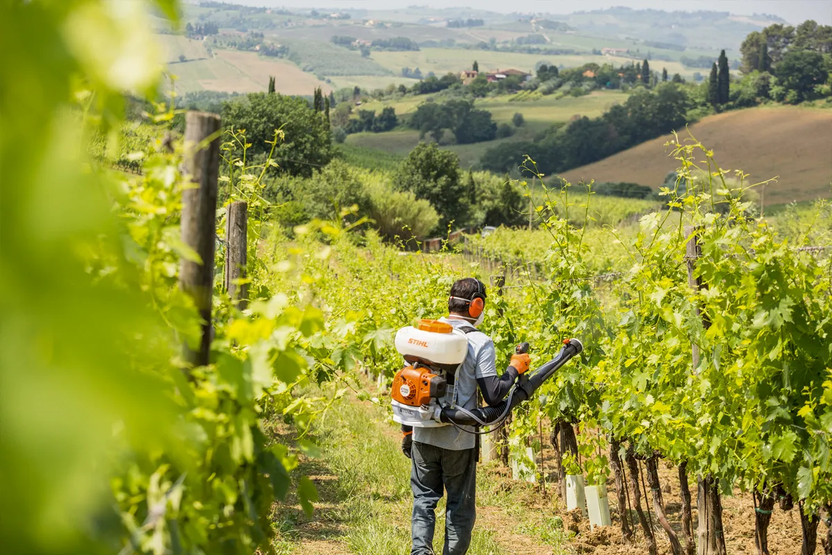 Detale sterowania i system nośny opryskiwacza Stihl SR 450