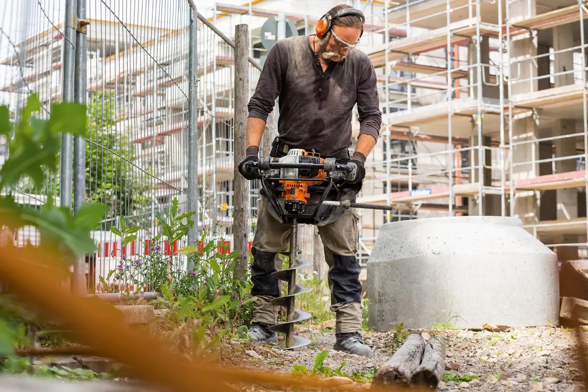 Wiercenie otworów pod ogrodzenie STIHL BT 131