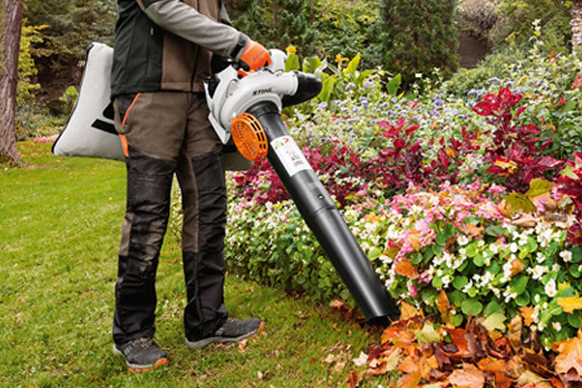 Urządzenie Stihl SHE 71 w trybie dmuchawy elektrycznej
