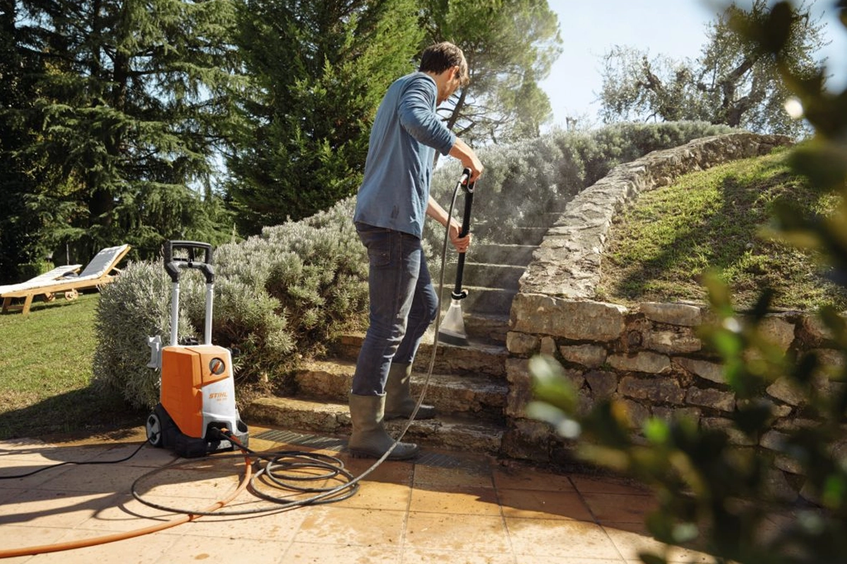 Myjka wysokociśnieniowa STIHL RE 120 w akcji