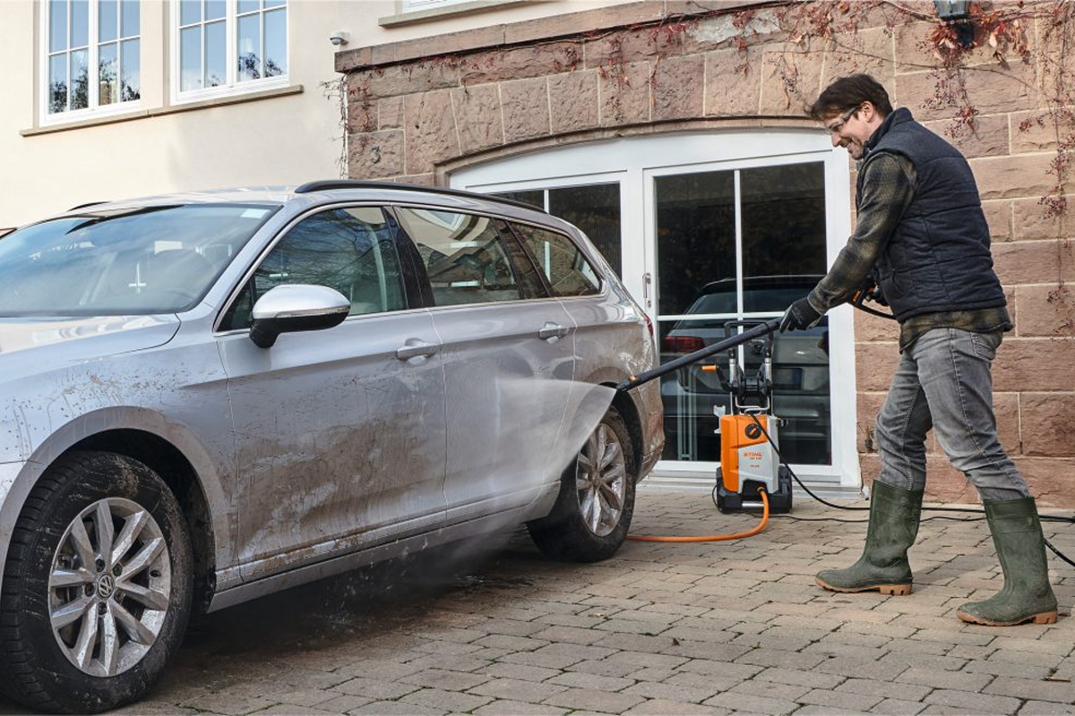 Myjka wysokociśnieniowa STIHL RE 130 PLUS w akcji