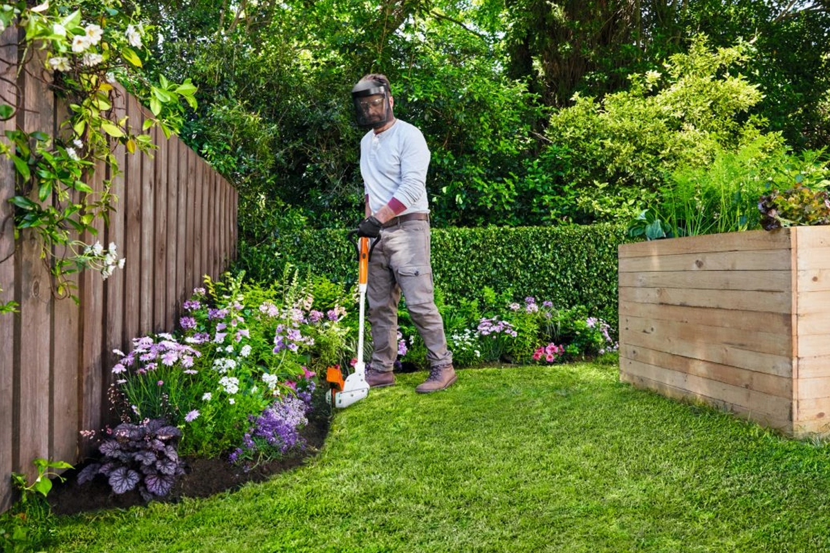 Perfekcyjny trawnik z kosą STIHL FSA 30