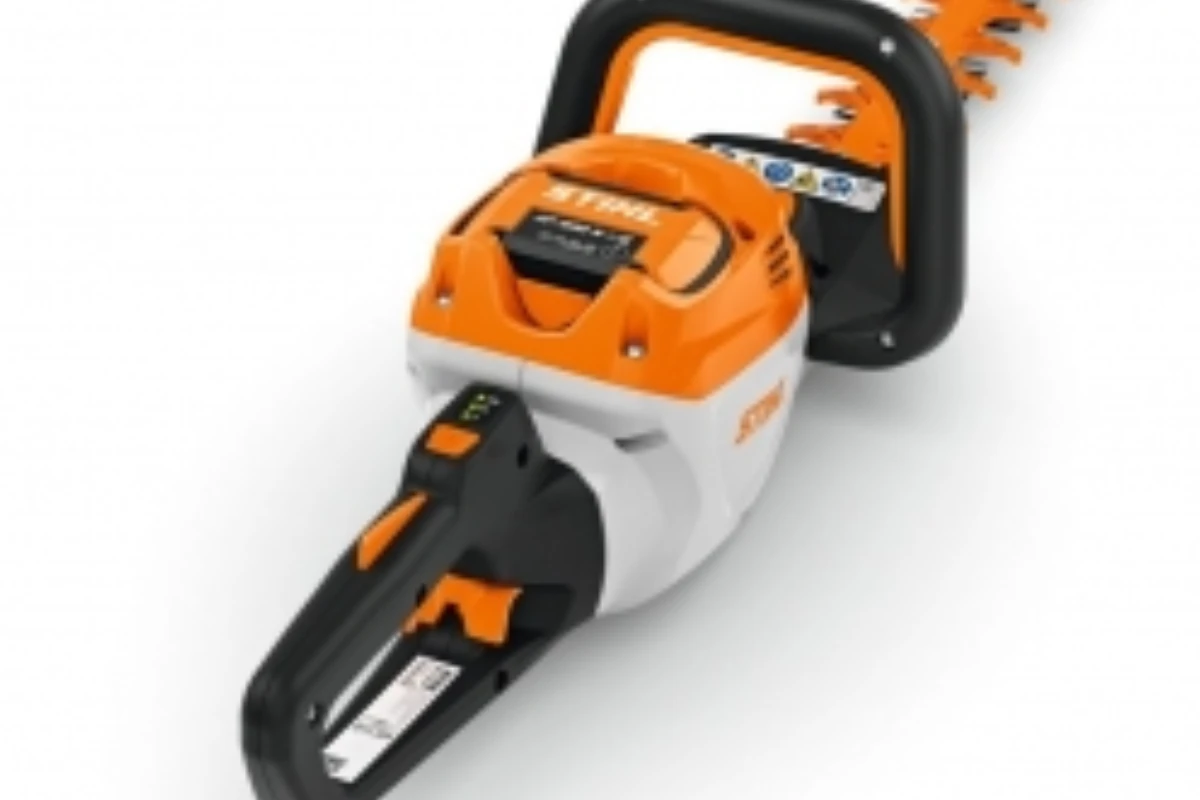 Praca urządzeniem Nożyce akumulatorowe STIHL HSA 140 R