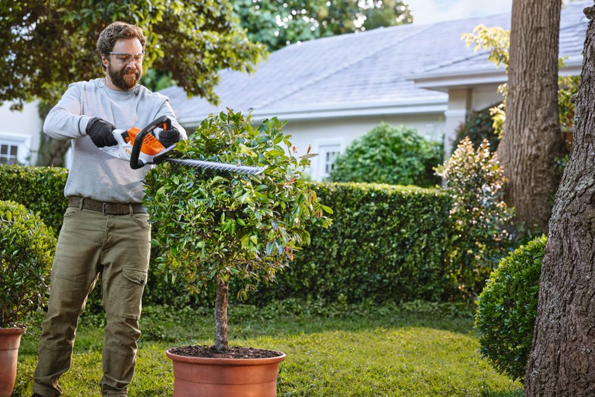 Nożyce akumulatorowe STIHL HSA 40 z dwoma akumulatorami