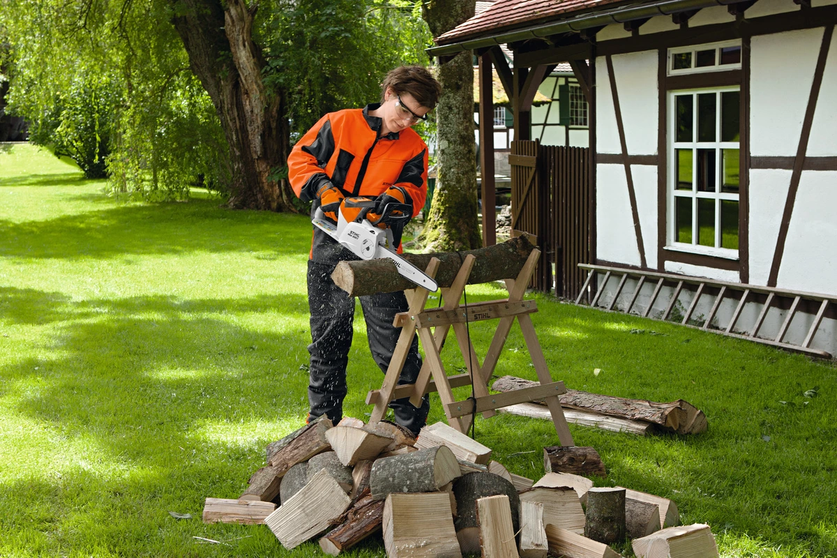 Praca urządzeniem Pilarka akumulatorowa STIHL MSA 160 C-B