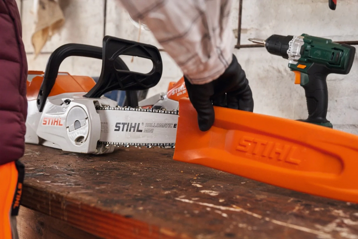 Pilarka akumulatorowa Stihl MSA 60 C-B w ogrodzie