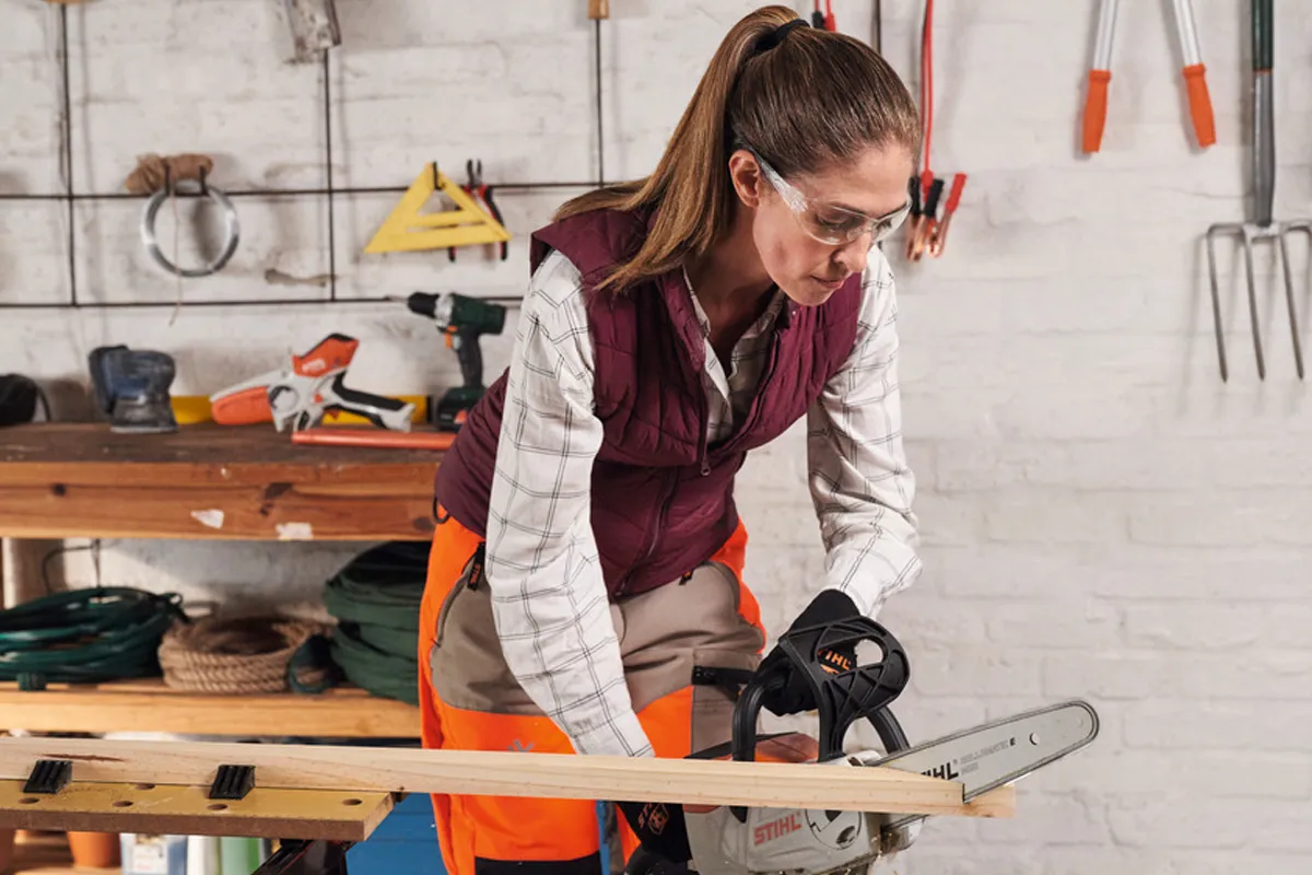 Pielęgnacja drzew owocowych pilarką akumulatorową STIHL