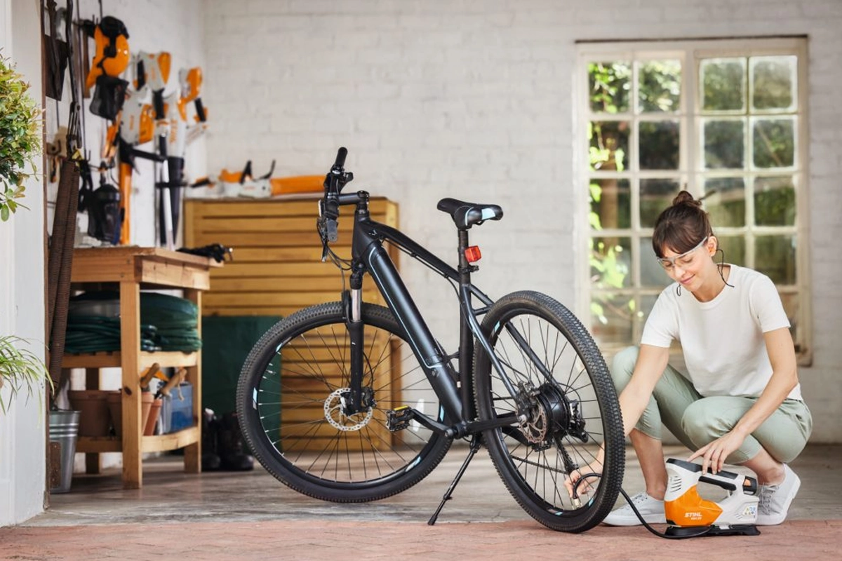 Kompresor akumulatorowy STIHL KOA 20 w zestawie