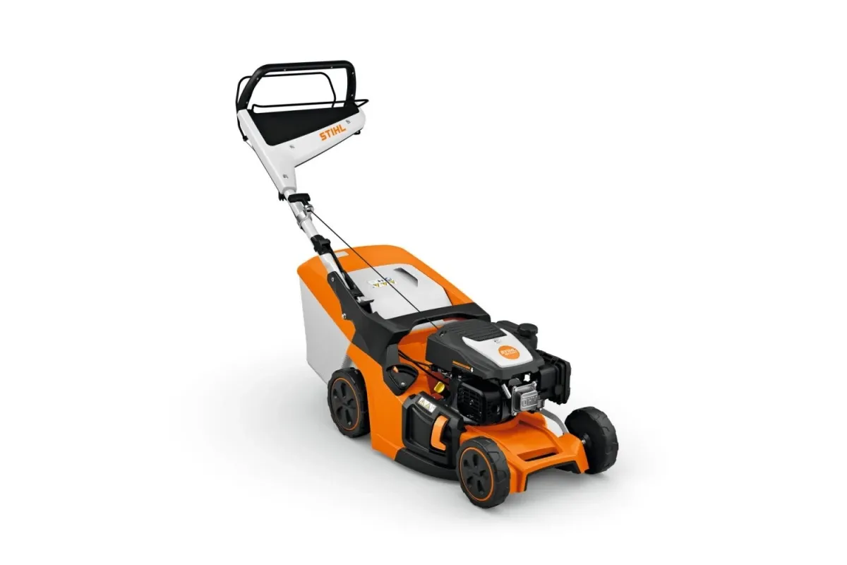 Praca kosiarką STIHL RM 443 V z napędem Vario