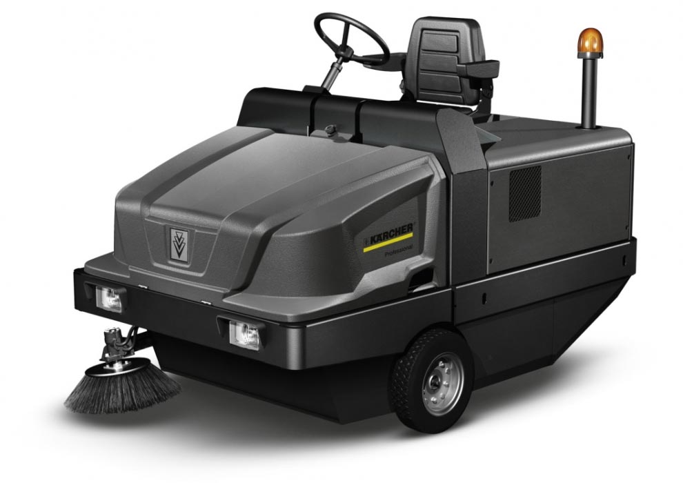 Profesjonalna, zamiatarka przemysłowa KM 130/300 R Bp firmy Karcher z napędem akumulatorowym. Profesjonalna, zamiatarka przemysłowa KM 130/300 R Bp firmy Karcher z napędem akumulatorowym. Prezentowana w pozycji stojącej.