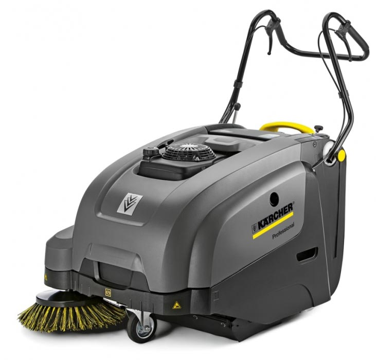 Profesjonalna, zamiatarka ręczna KM 75/40 W G firmy Karcher z silnikiem spalinowanym (benzyna). Profesjonalna, zamiatarka ręczna KM 75/40 W G firmy Karcher z silnikiem spalinowanym (benzyna). Prezentowana w pozycji stojącej.